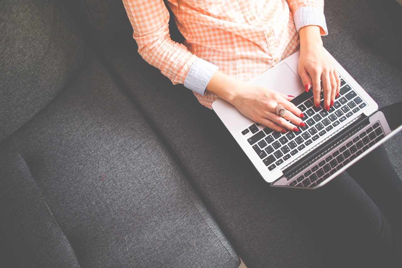 How do I set up a HubSpot website integration